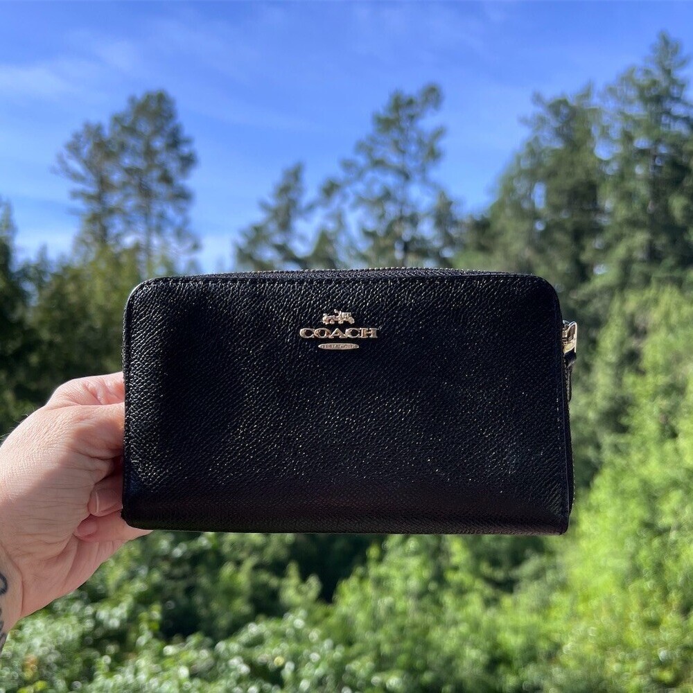 COACH Black Medium Crossgrain Leather Zip-Around Wallet Gold Hardware AUTHENTIC